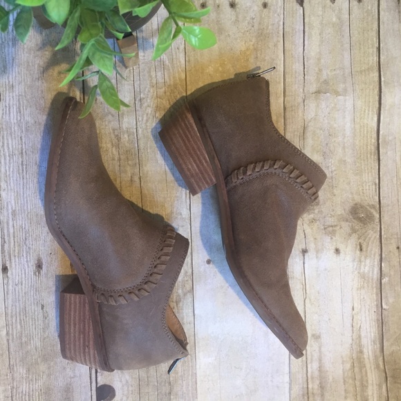 Lucky Brand 🍀 Leather Ankle Booties taupe zip 7.5 - Picture 4 of 13